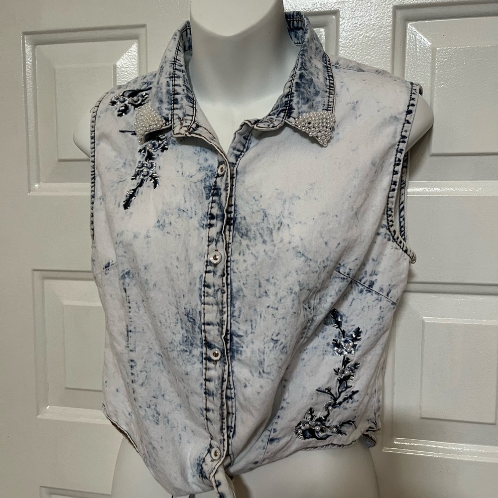 Acid wash Y2K retro shirt top pearl embellishments, floral pearl appliqué size M
